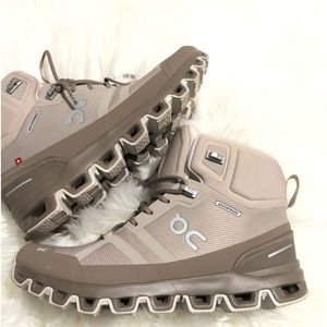 Cloudrock Waterproof Hiking Boot
ON, worn only once almost New.